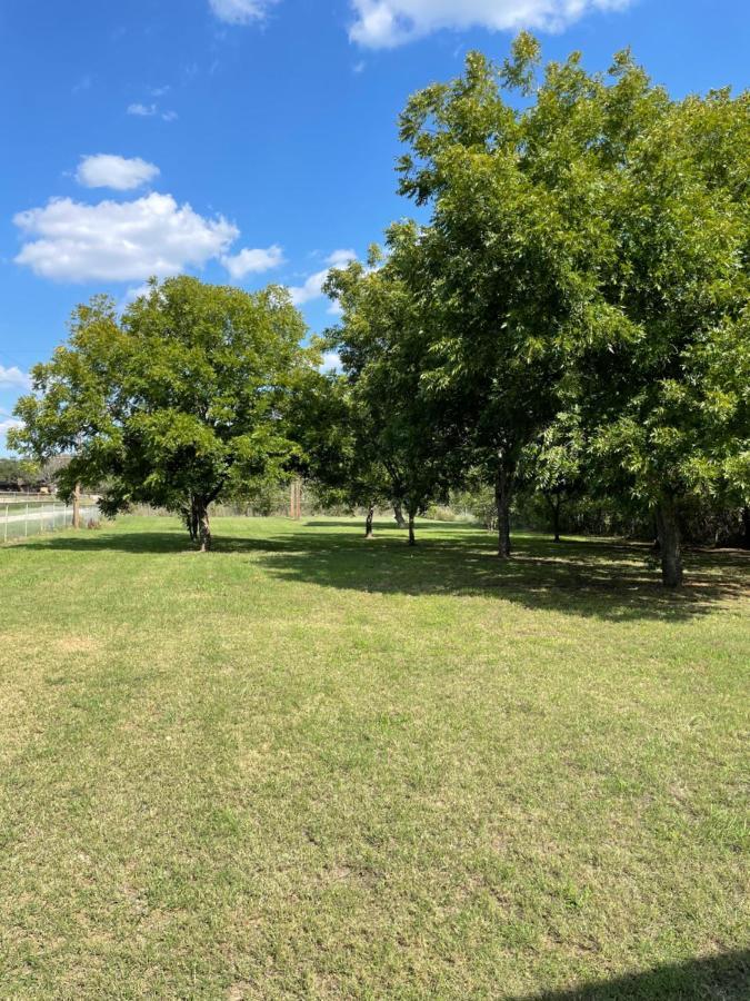 Pet Friendly Graham Home Route 66 At The Mistletoe Farm Exterior photo