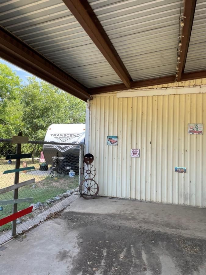 Pet Friendly Graham Home Route 66 At The Mistletoe Farm Exterior photo