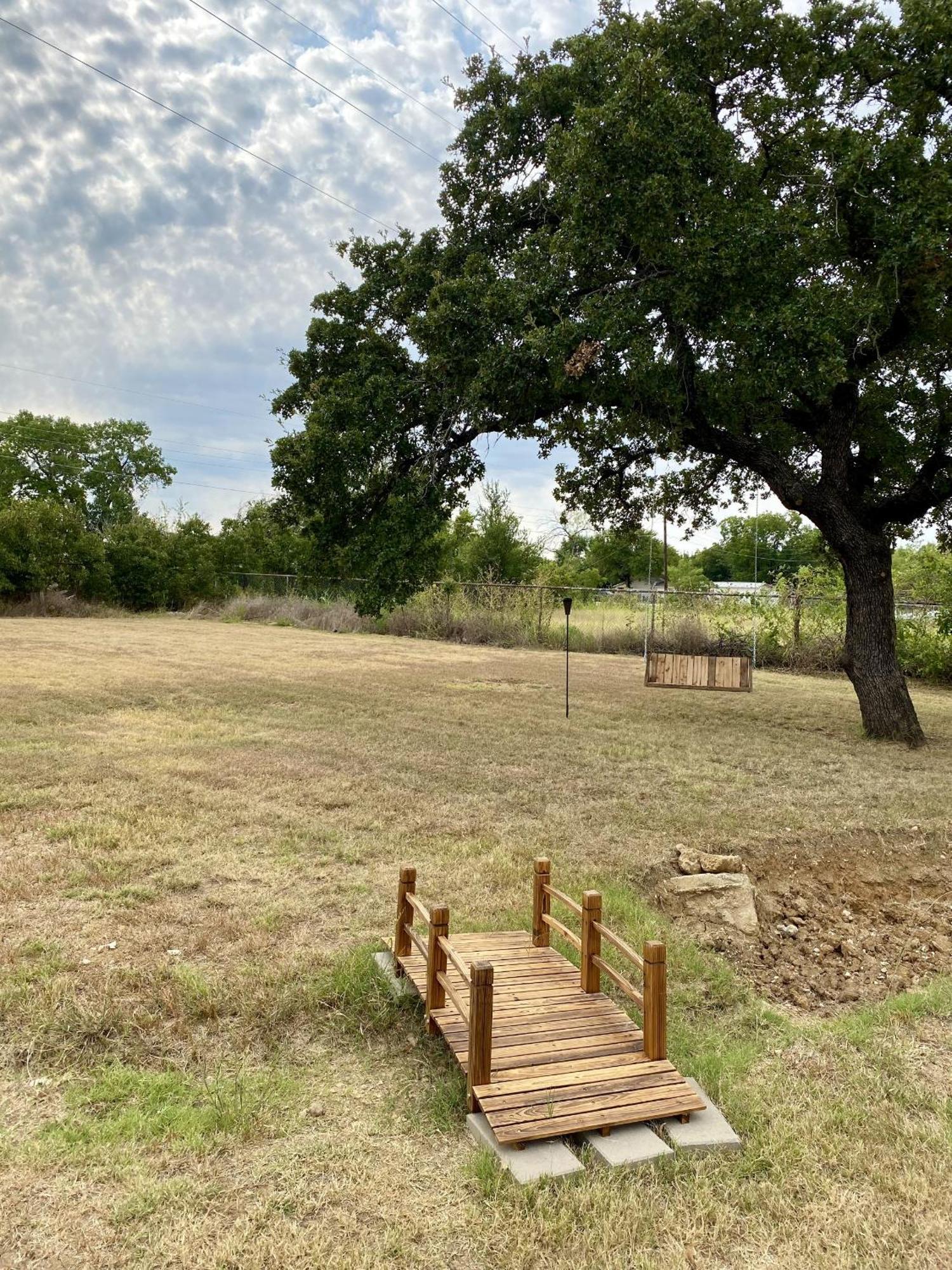 Pet Friendly Graham Home Route 66 At The Mistletoe Farm Exterior photo