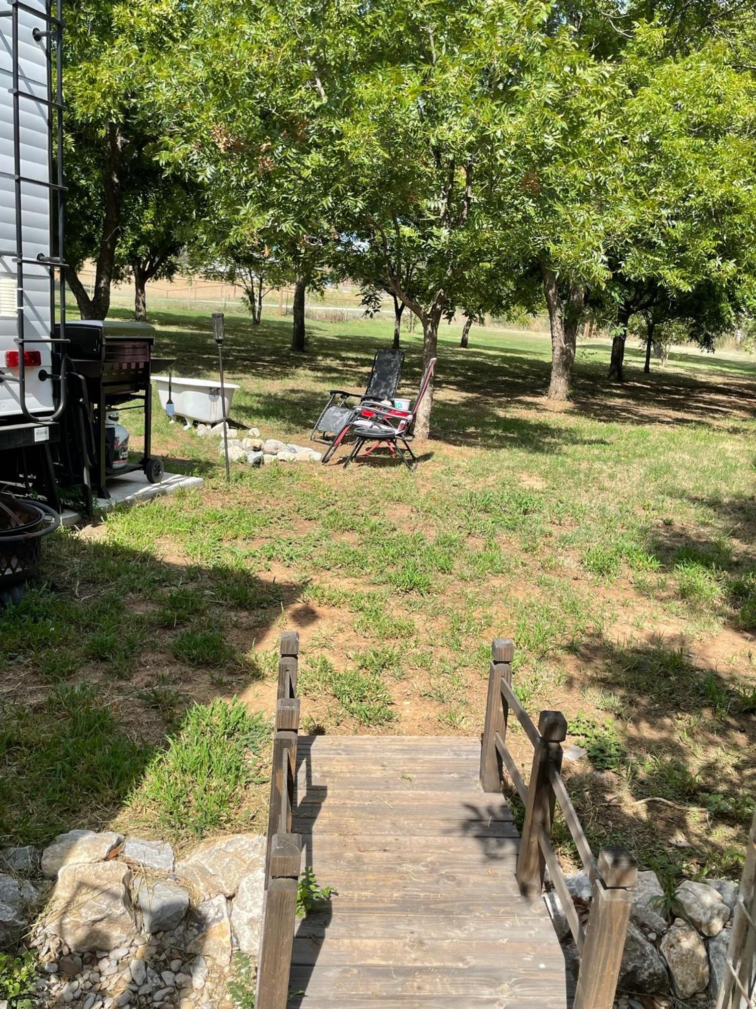 Pet Friendly Graham Home Route 66 At The Mistletoe Farm Exterior photo